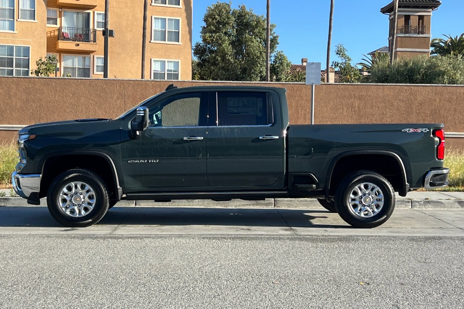 New 2026 Chevrolet Silverado 2500 LTZ w/ LTZ Premium Package AWD/4WD image 7