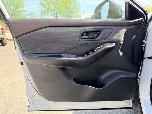 Used 2023 Nissan Rogue S AWD/4WD image 14