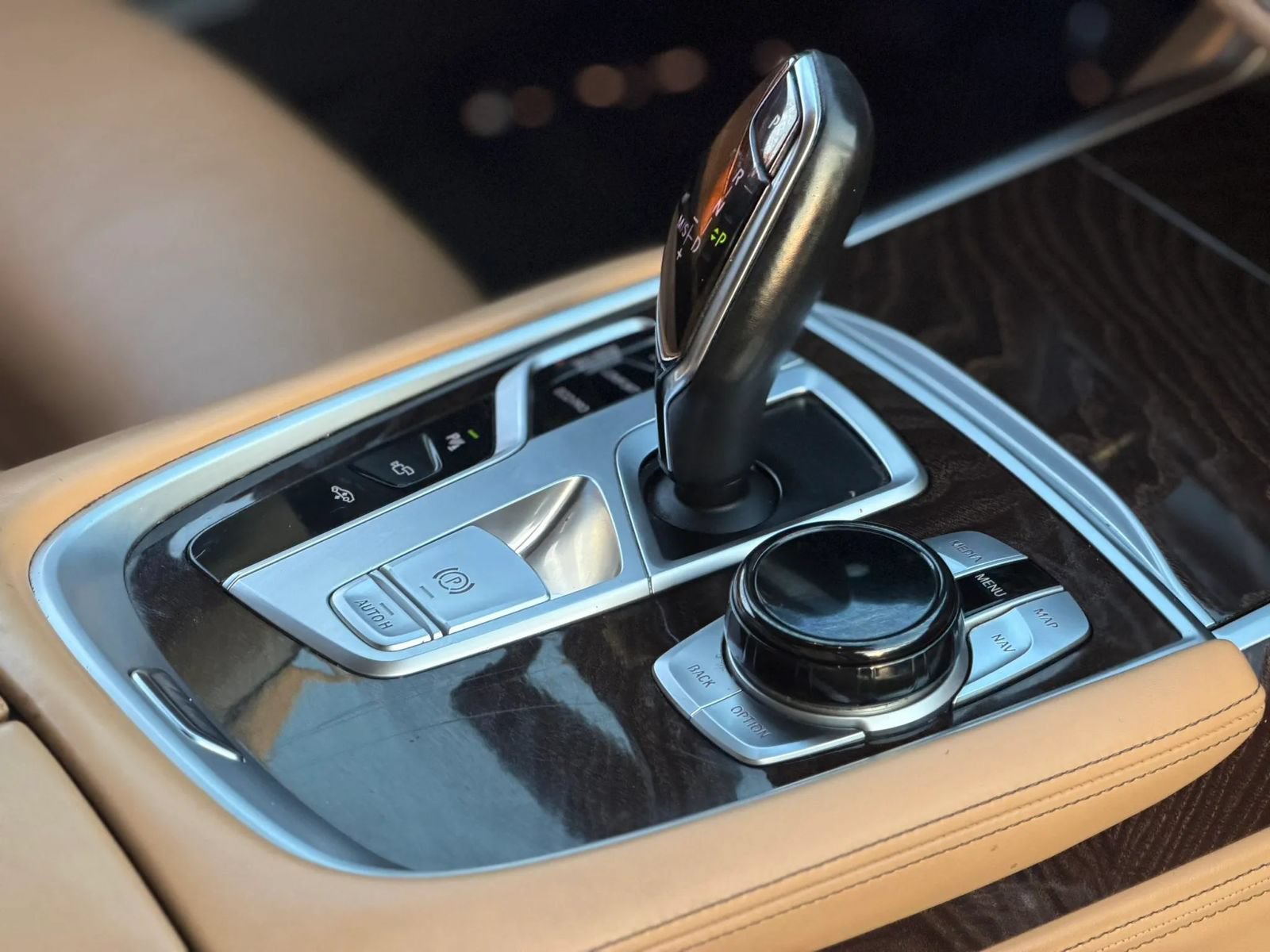 Used 2019 BMW 750i w/ Executive Package RWD image 13