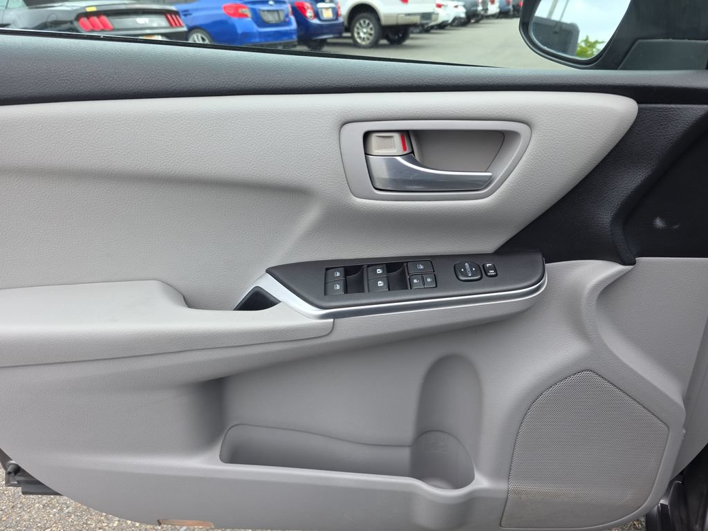 Used 2016 Toyota Camry LE FWD image 16