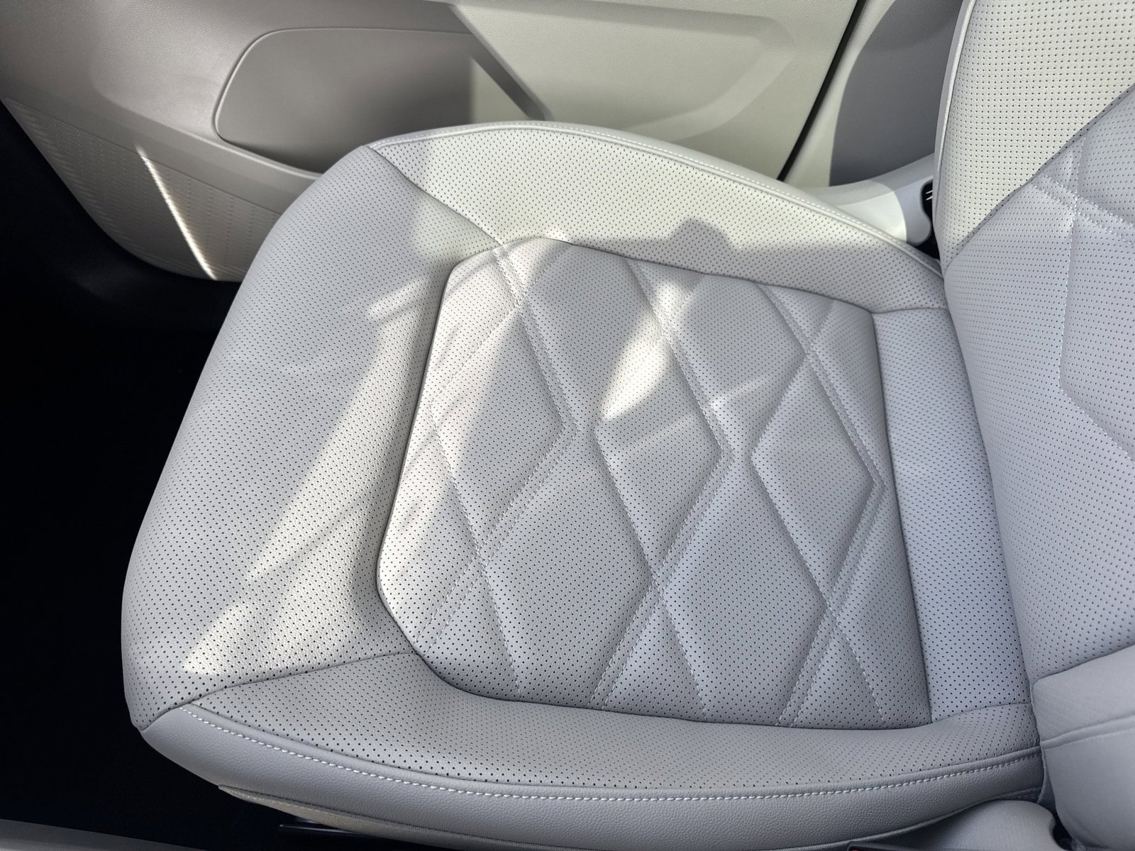 New 2026 Volkswagen Atlas SE image 30