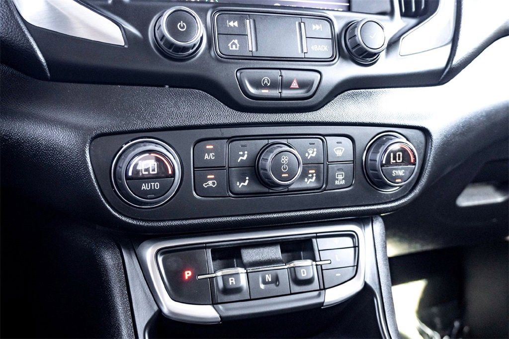 Used 2024 GMC Terrain SLT image 25
