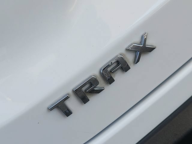 Used 2024 Chevrolet Trax LS w/ LS Convenience Package FWD image 8