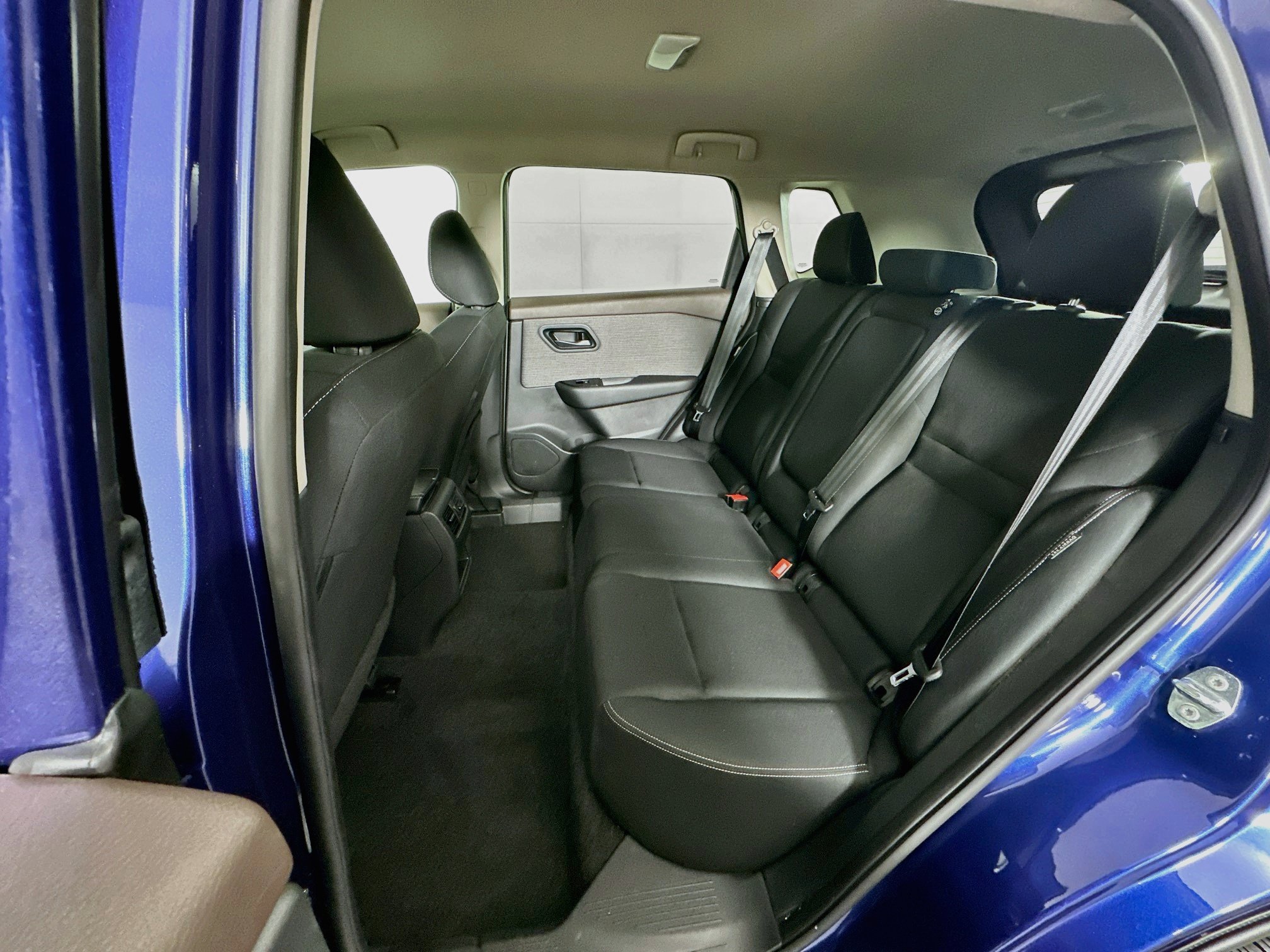 Used 2023 Nissan Rogue S AWD/4WD image 26