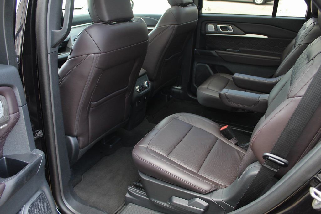Used 2025 Ford Explorer Platinum w/ LUX Leather Package image 17