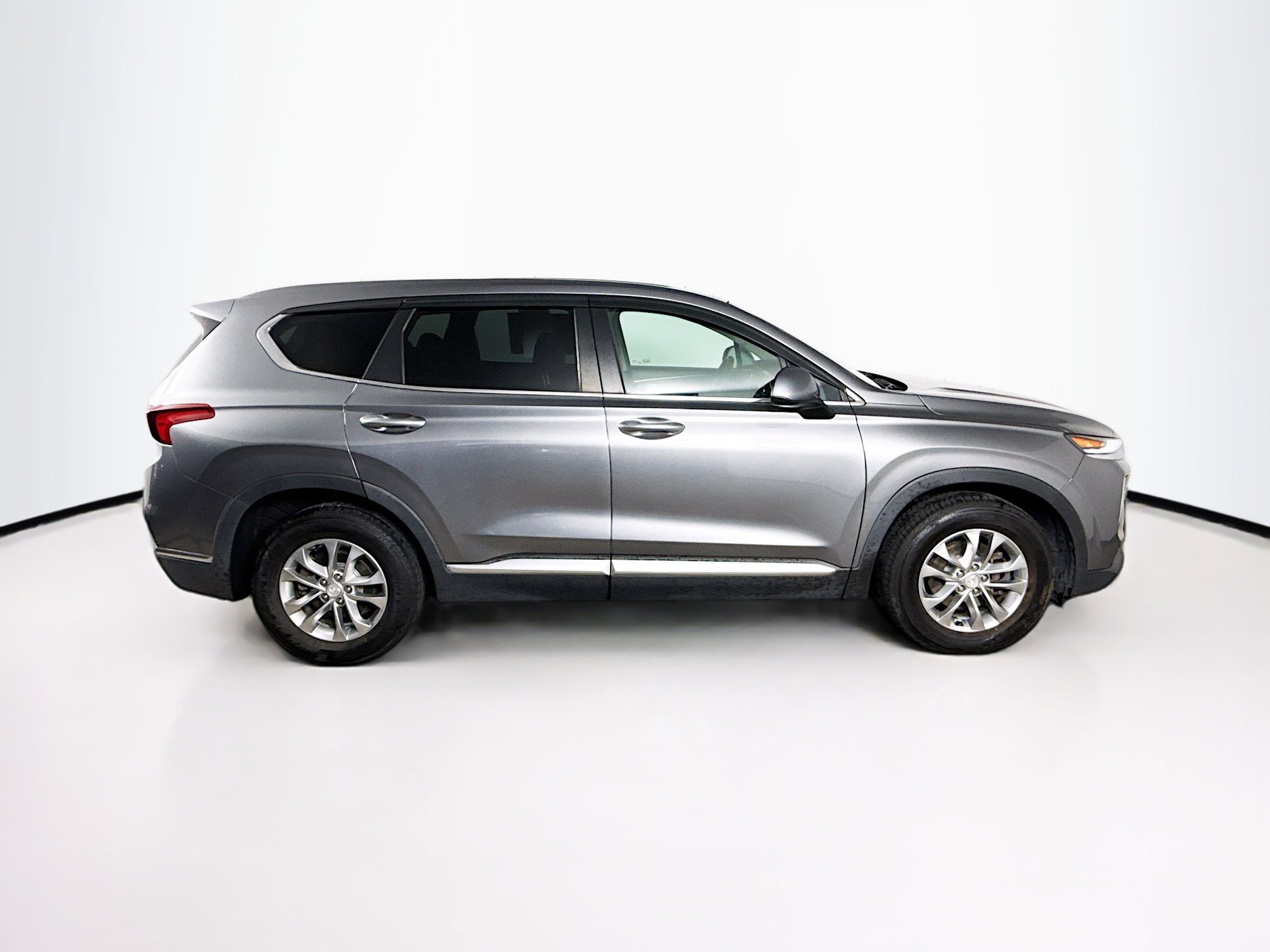 Used 2020 Hyundai Santa Fe SE image 2