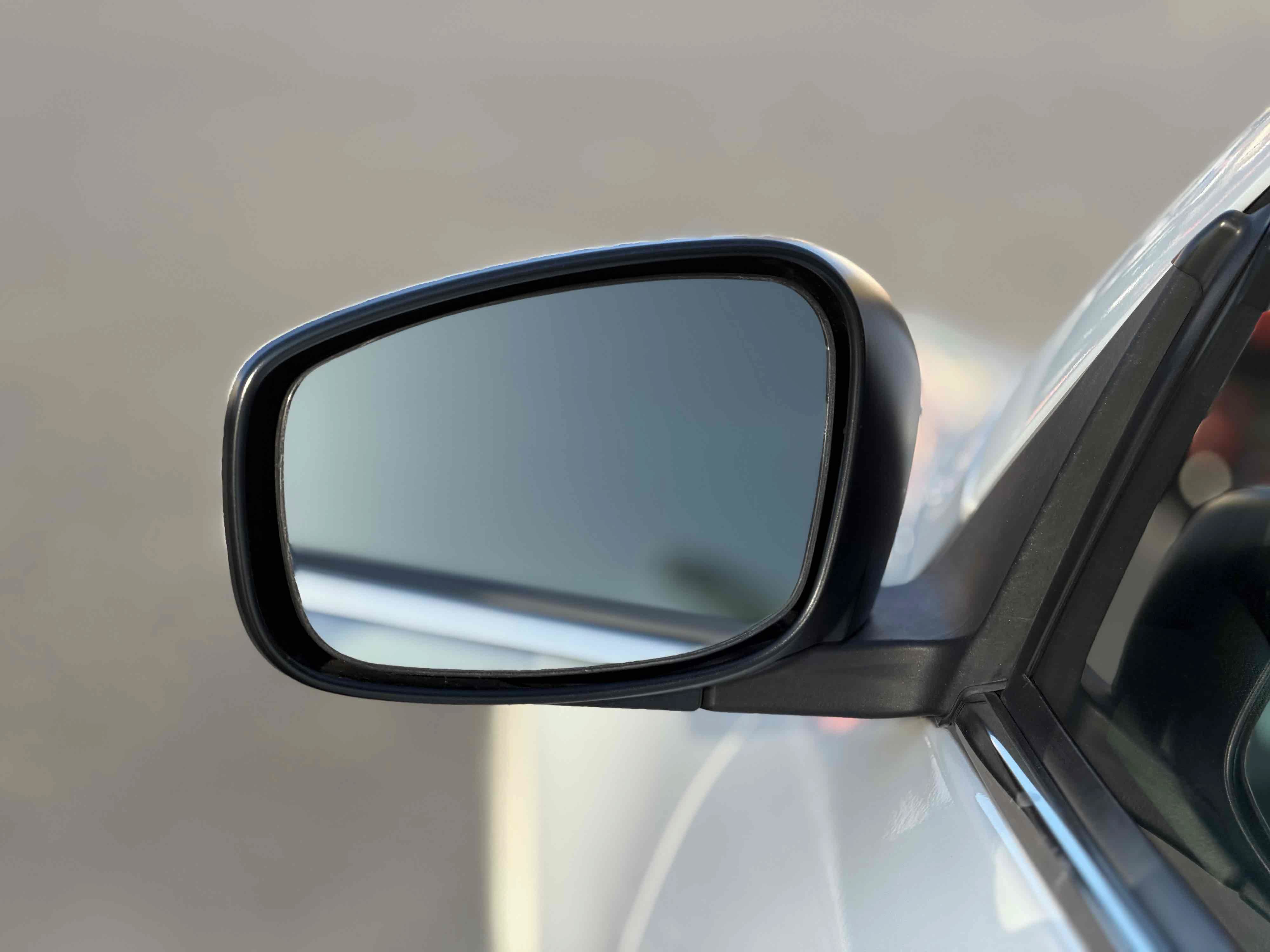 Used 2014 INFINITI Q60 Convertible w/ Premium Package RWD image 16