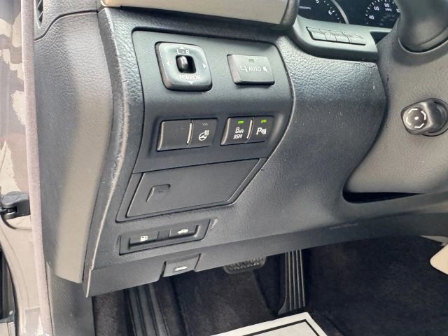 Used 2013 Lexus LS 460 image 21