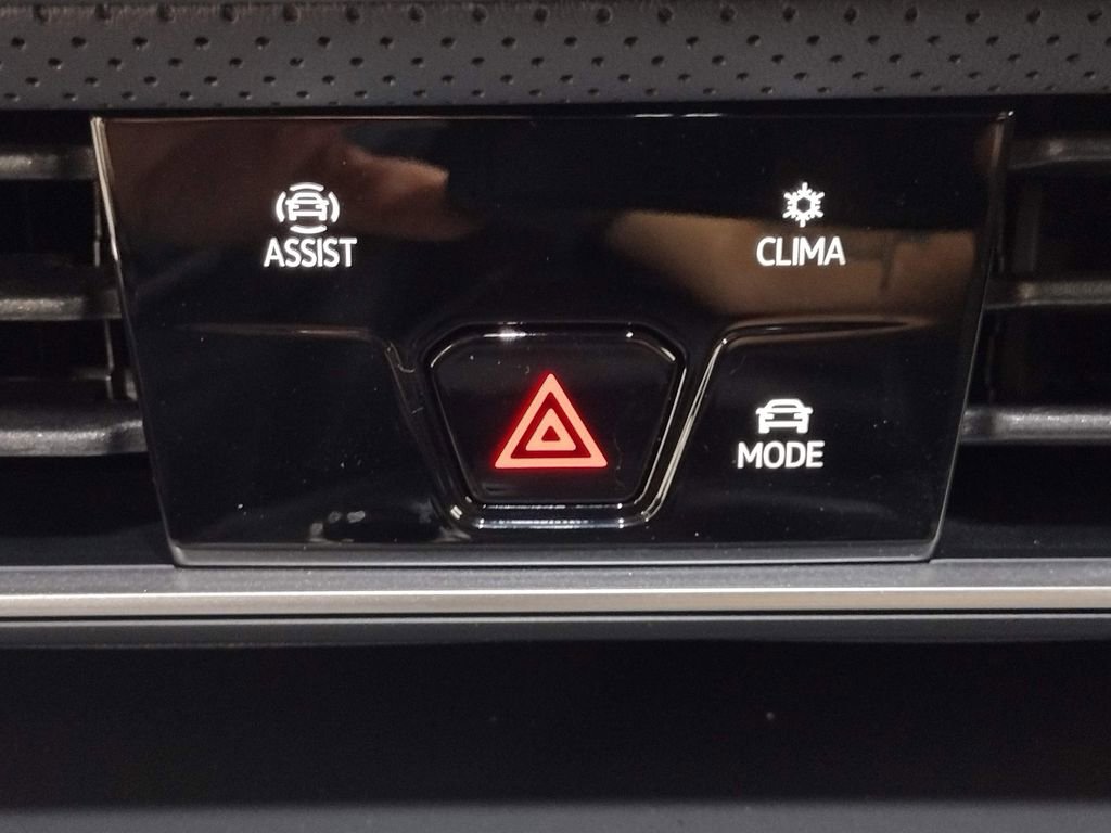 New 2025 Volkswagen Atlas SE image 34