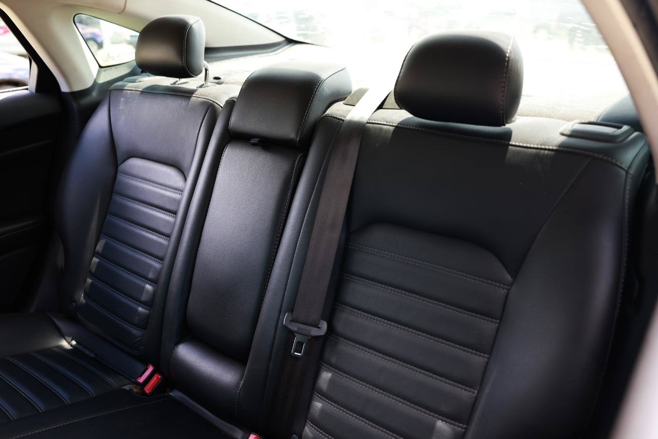 Used 2014 Ford Fusion SE w/ Equipment Group 202A FWD image 8