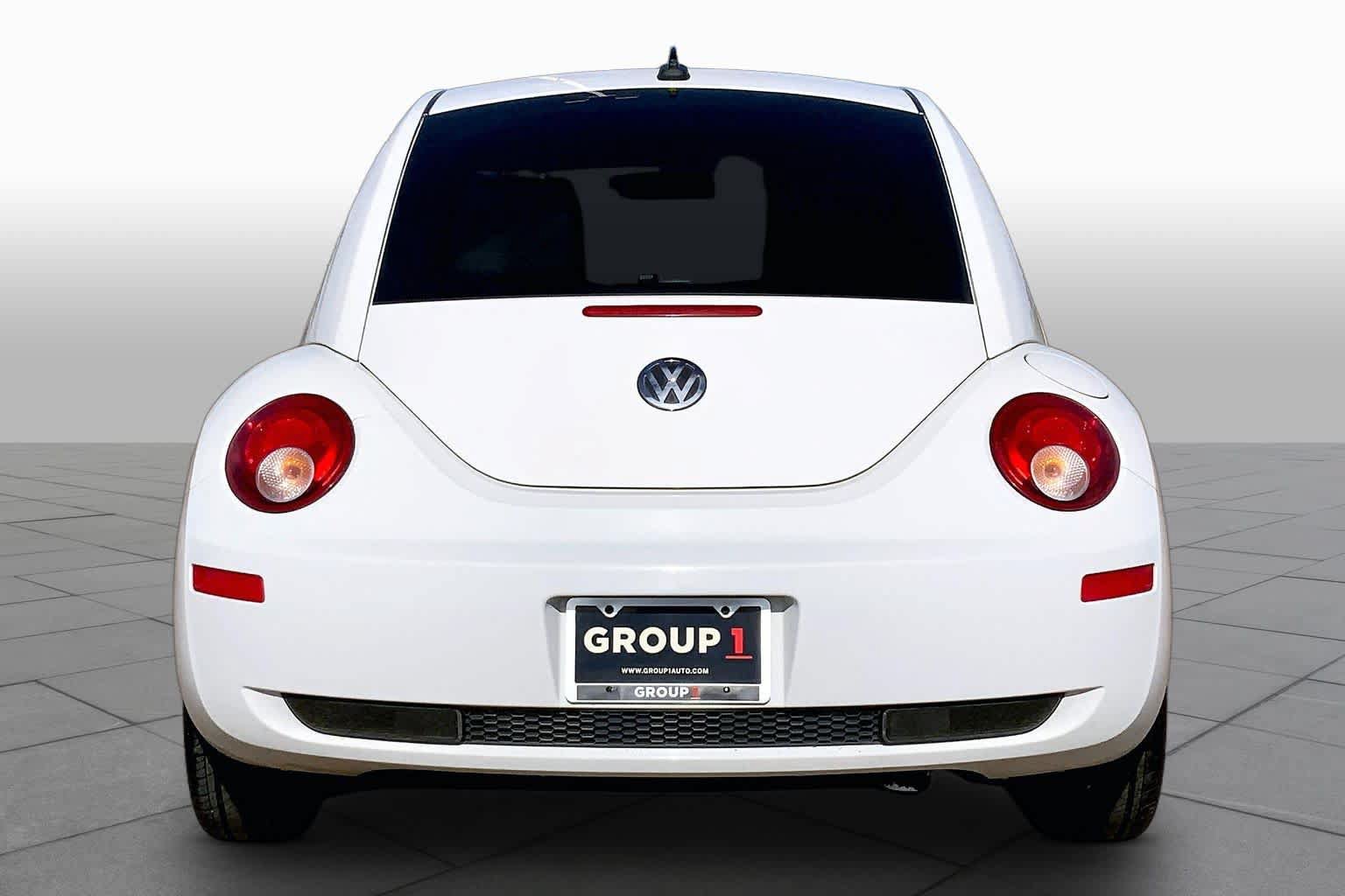 Used 2010 Volkswagen Beetle Coupe FWD image 4