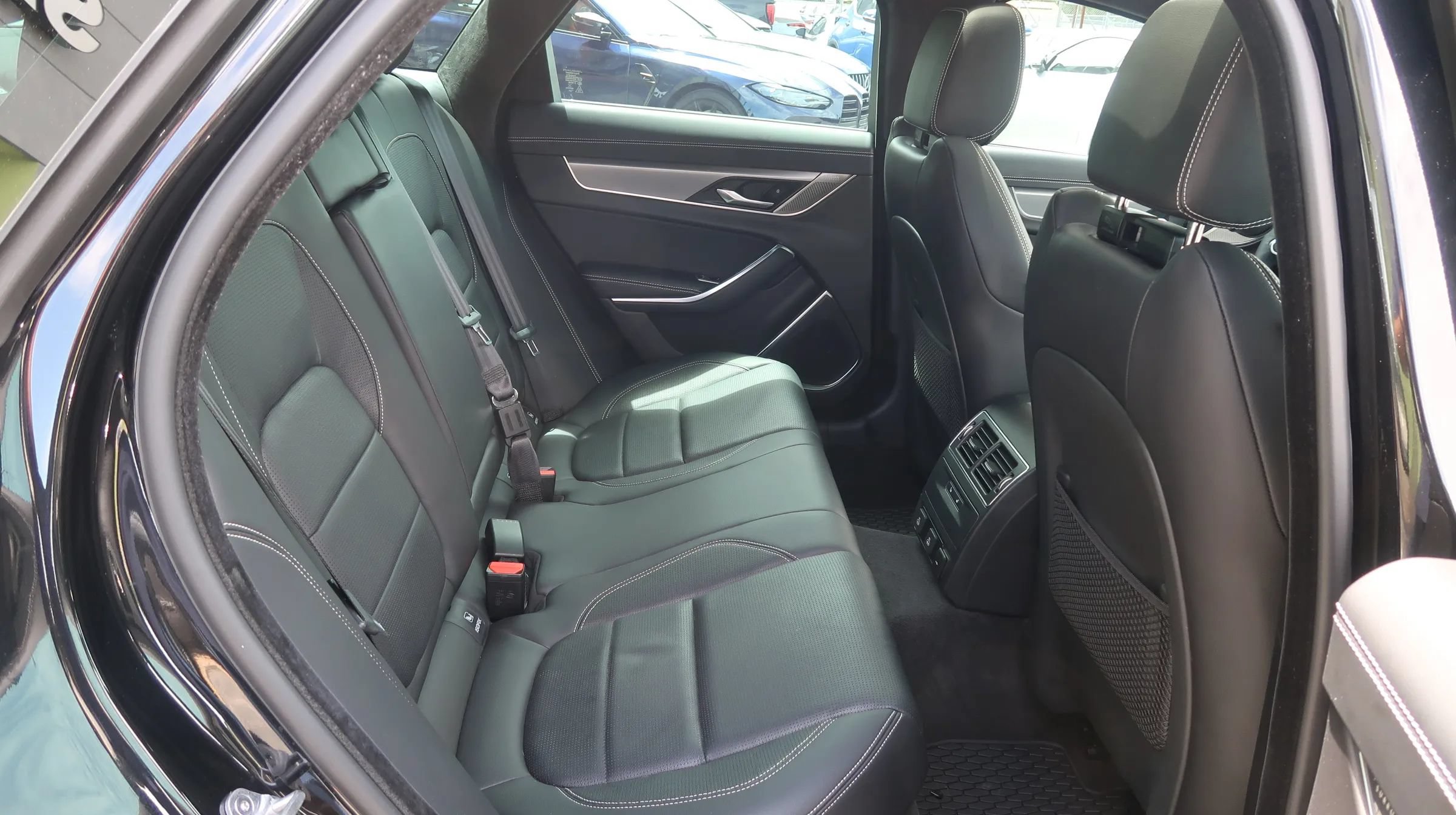 Used 2024 Jaguar XF R-Dynamic SE AWD/4WD image 23