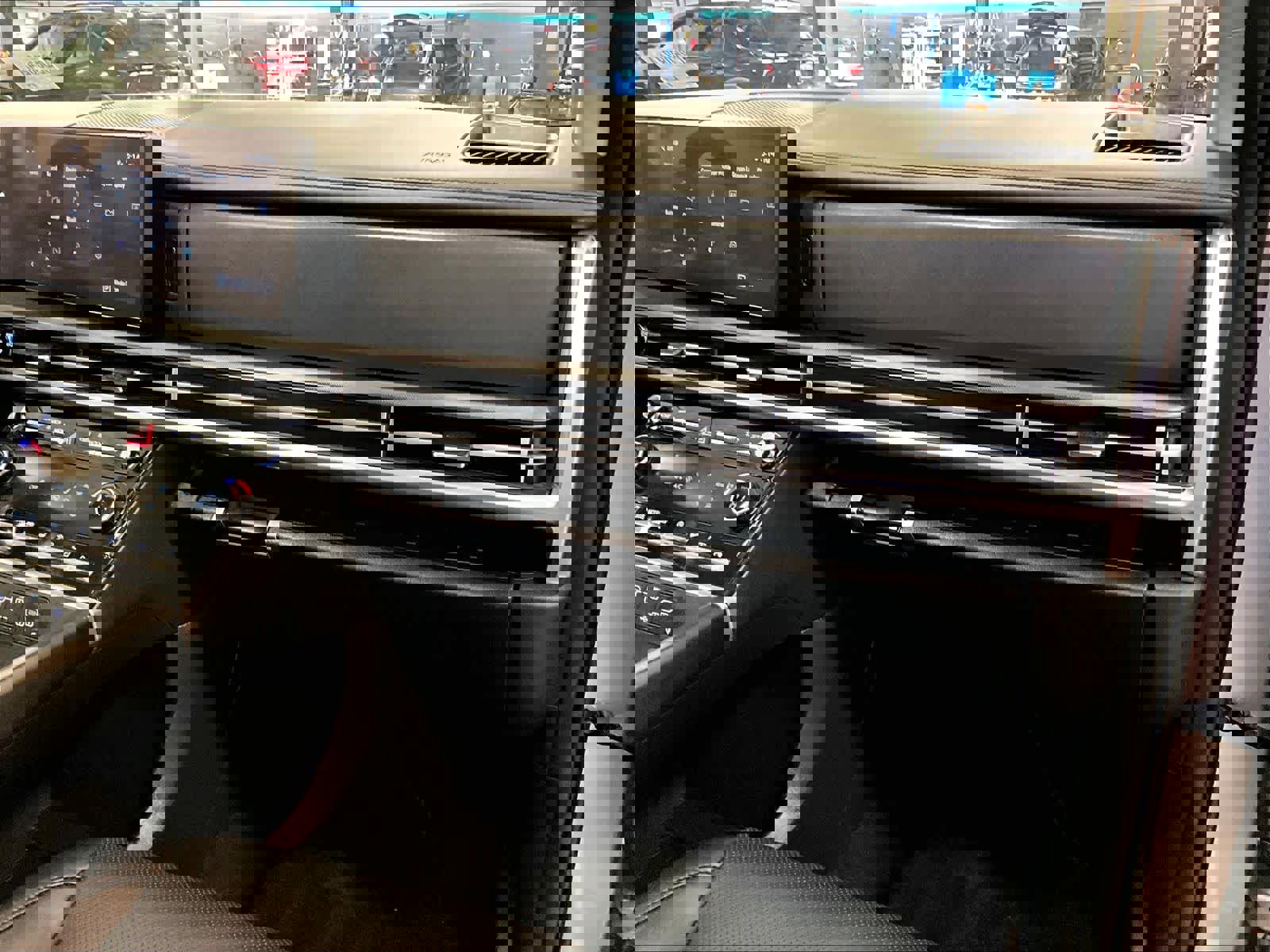 Used 2024 Hyundai Santa Fe SEL image 13