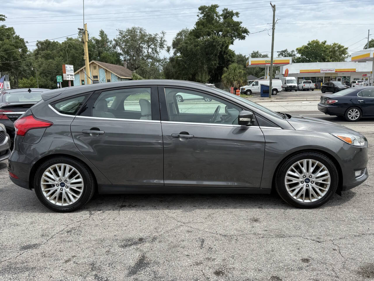 Used 2015 Ford Focus Titanium FWD image 8