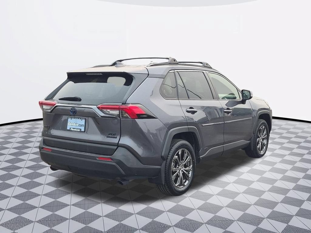 Used 2022 Toyota RAV4 XLE Premium AWD/4WD image 5