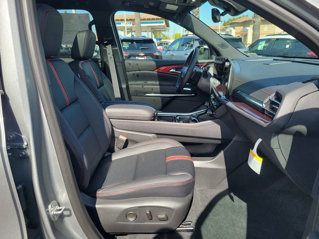 New 2026 Chevrolet Traverse RS w/ LPO, Floor Liner Package FWD image 17