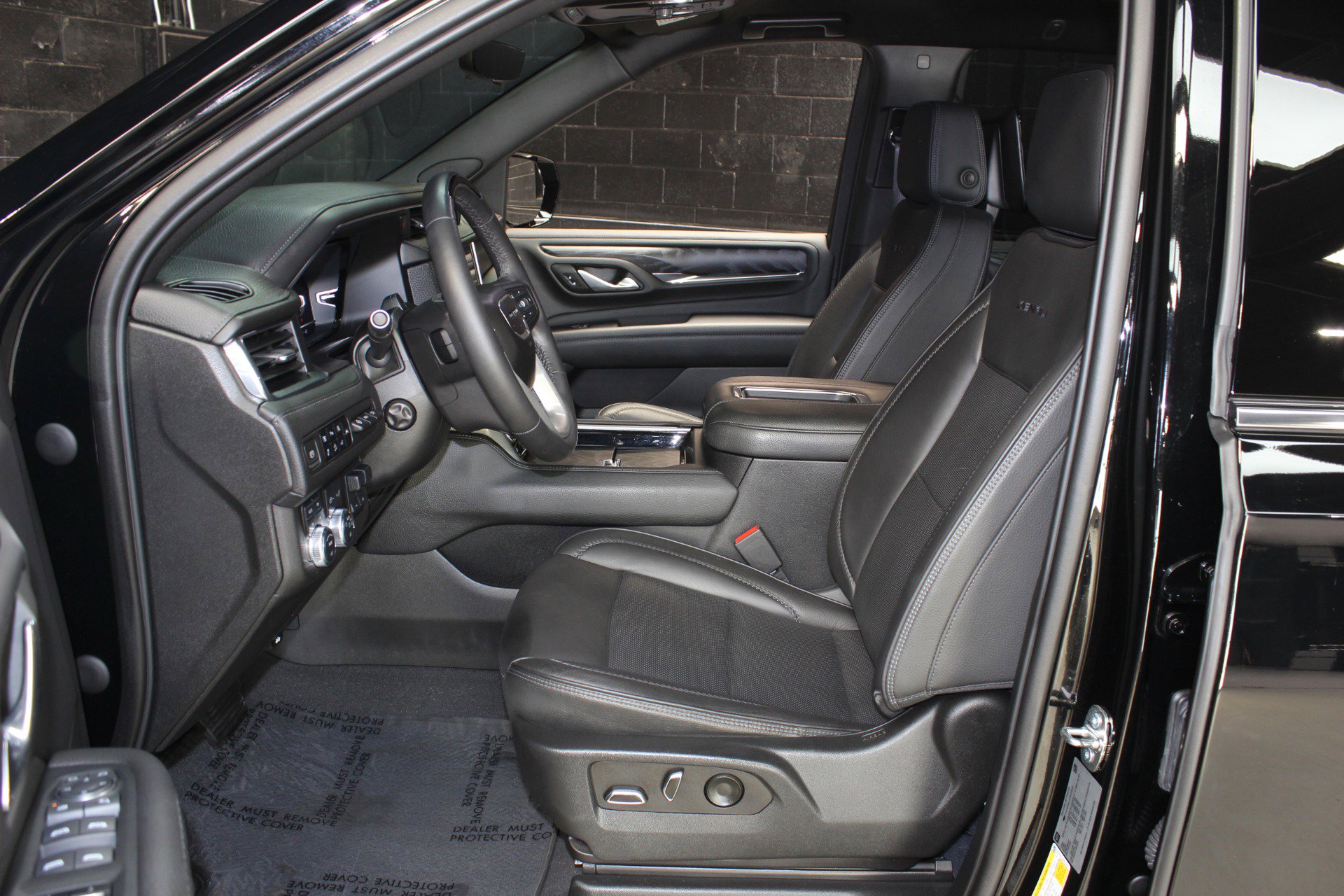 Used 2023 GMC Yukon Denali w/ Advanced Technology Package image 32