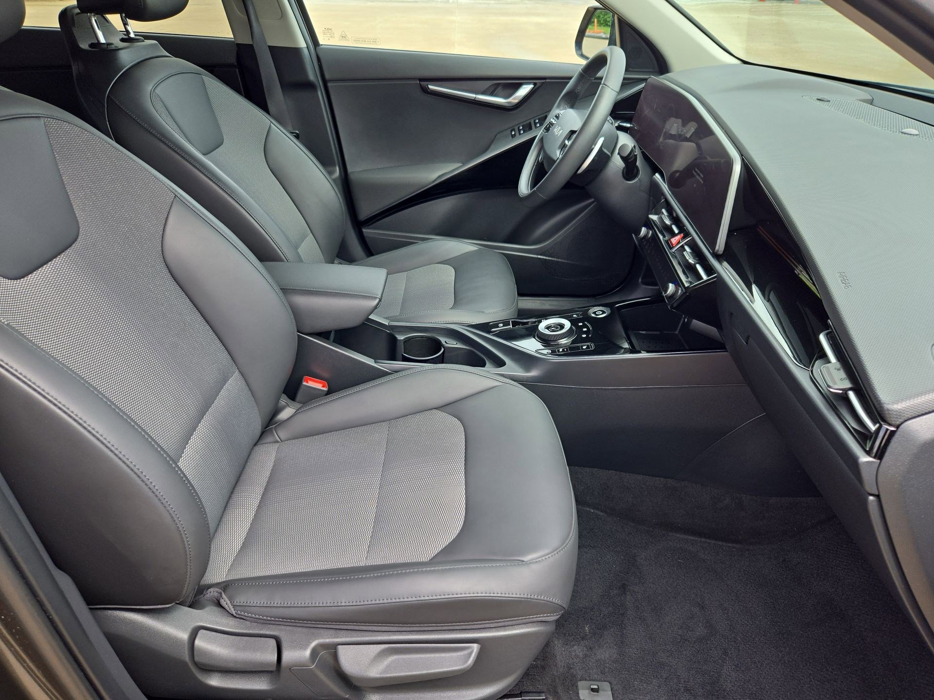 Used 2024 Kia Niro Wind FWD image 32