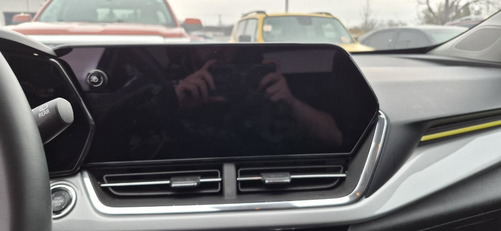 Used 2024 Chevrolet Trax LT w/ Driver Confidence Package image 8