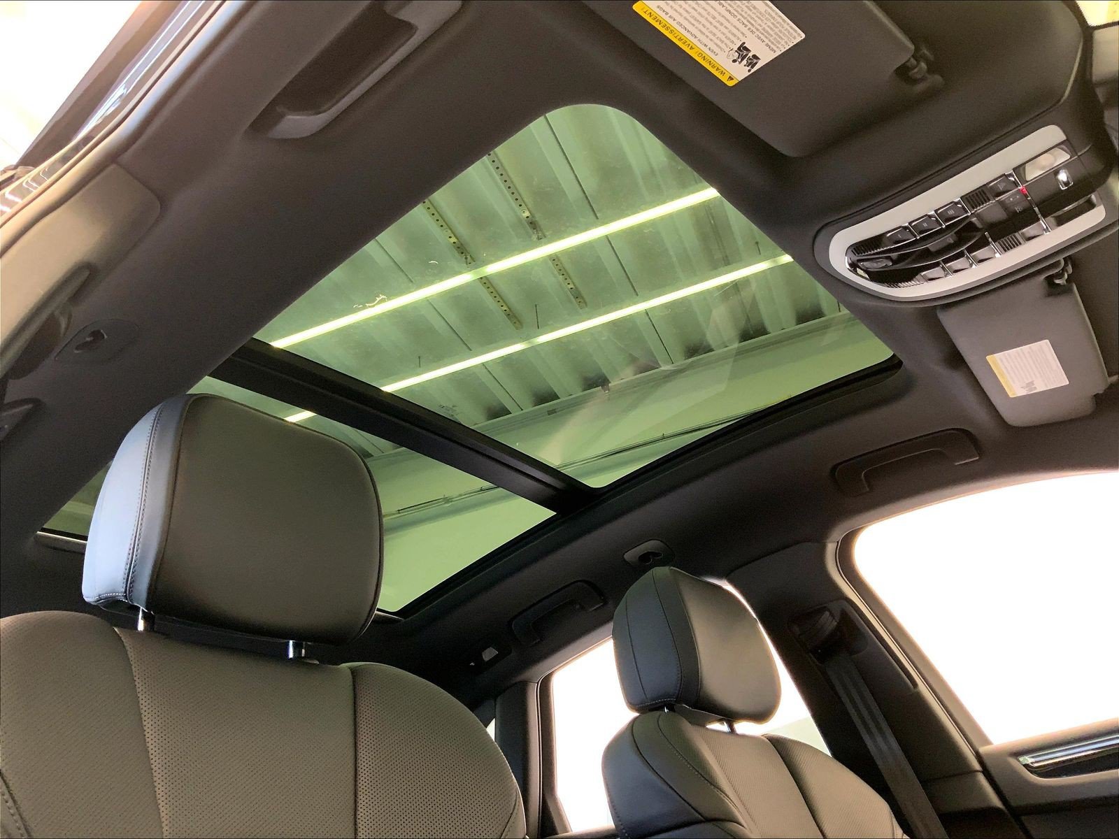 Certified 2026 Porsche Macan AWD/4WD image 26