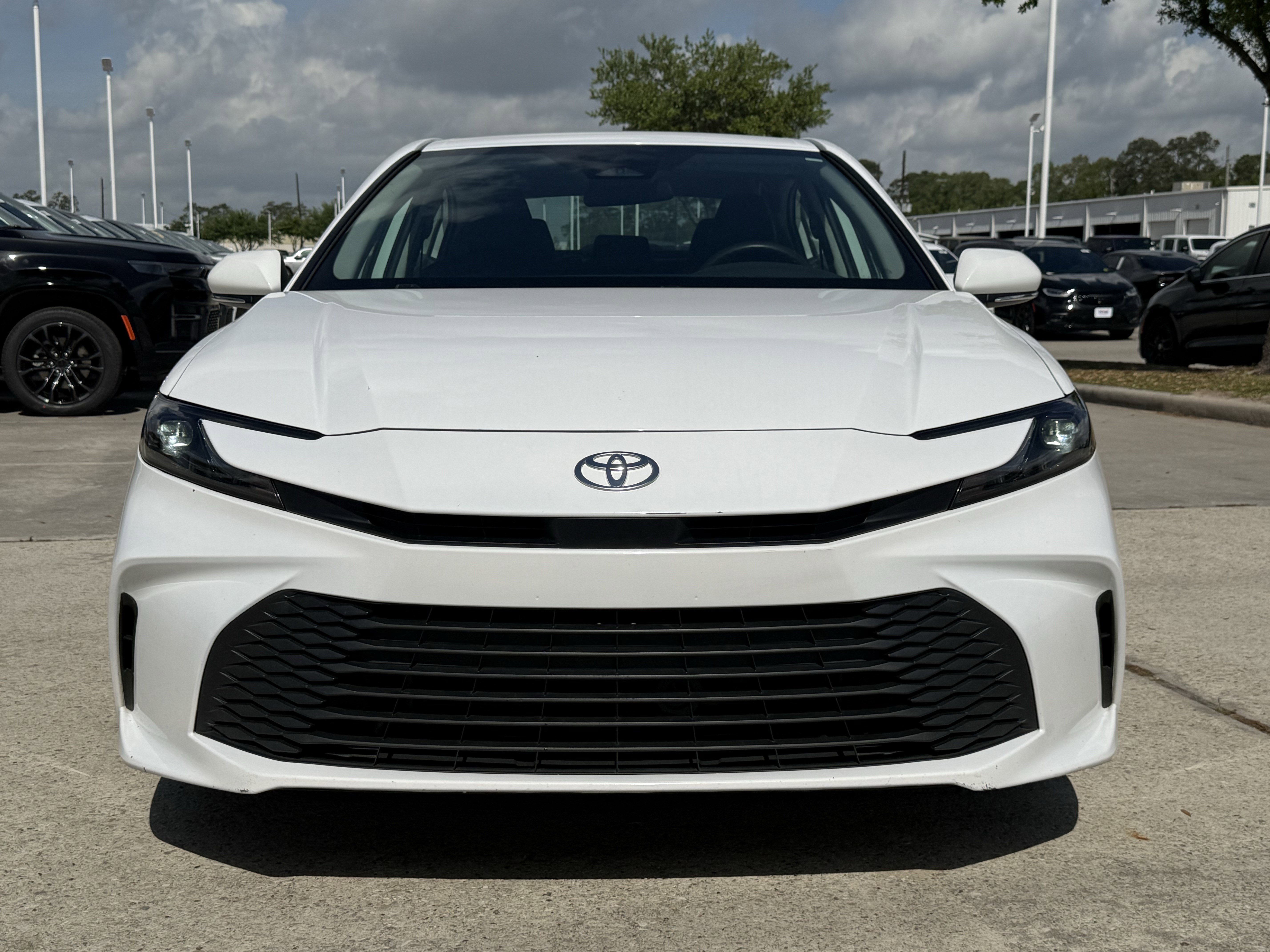 Used 2025 Toyota Camry LE FWD image 11
