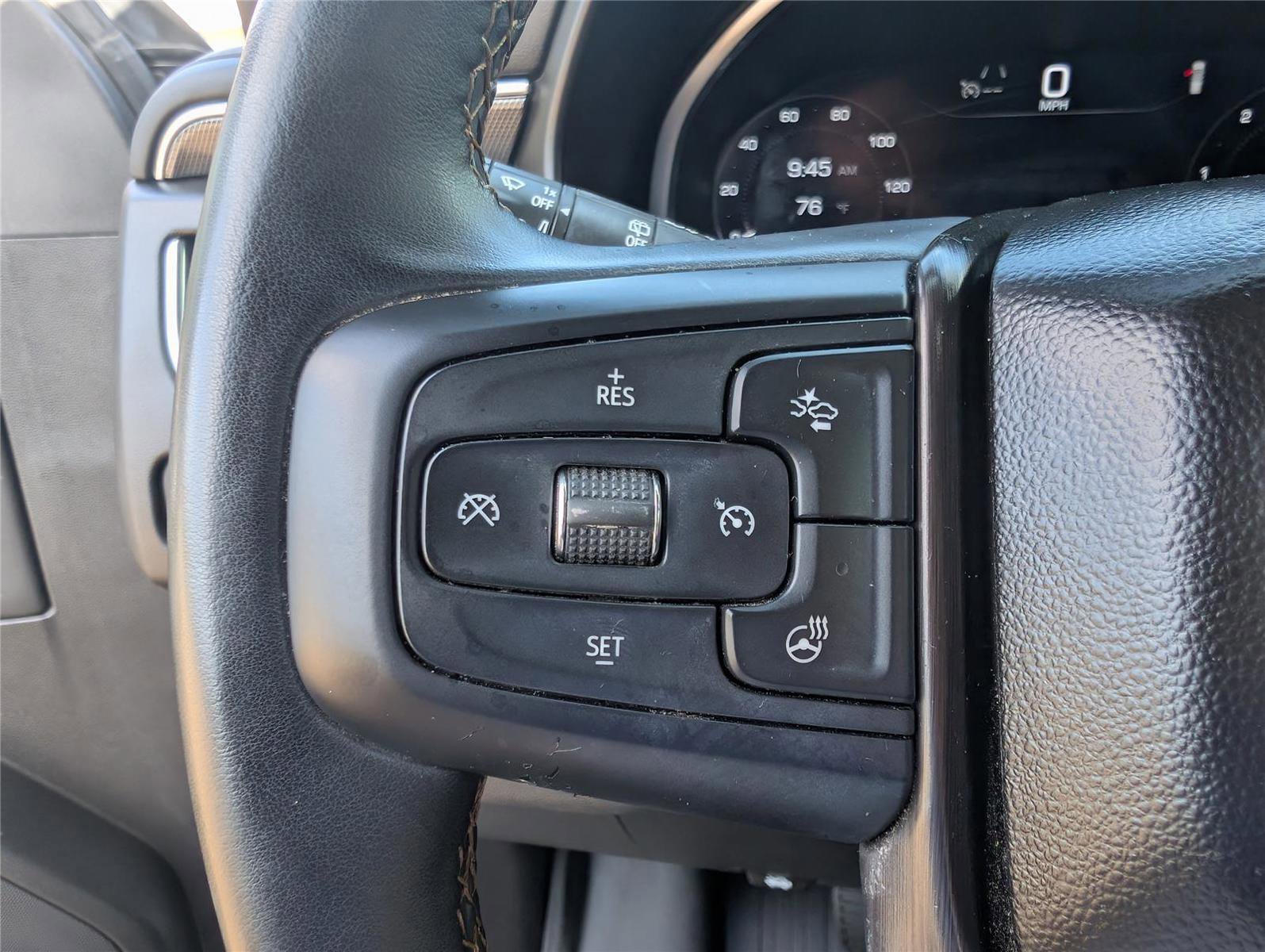 Used 2023 GMC Yukon AT4 w/ Technology Package AWD/4WD image 23