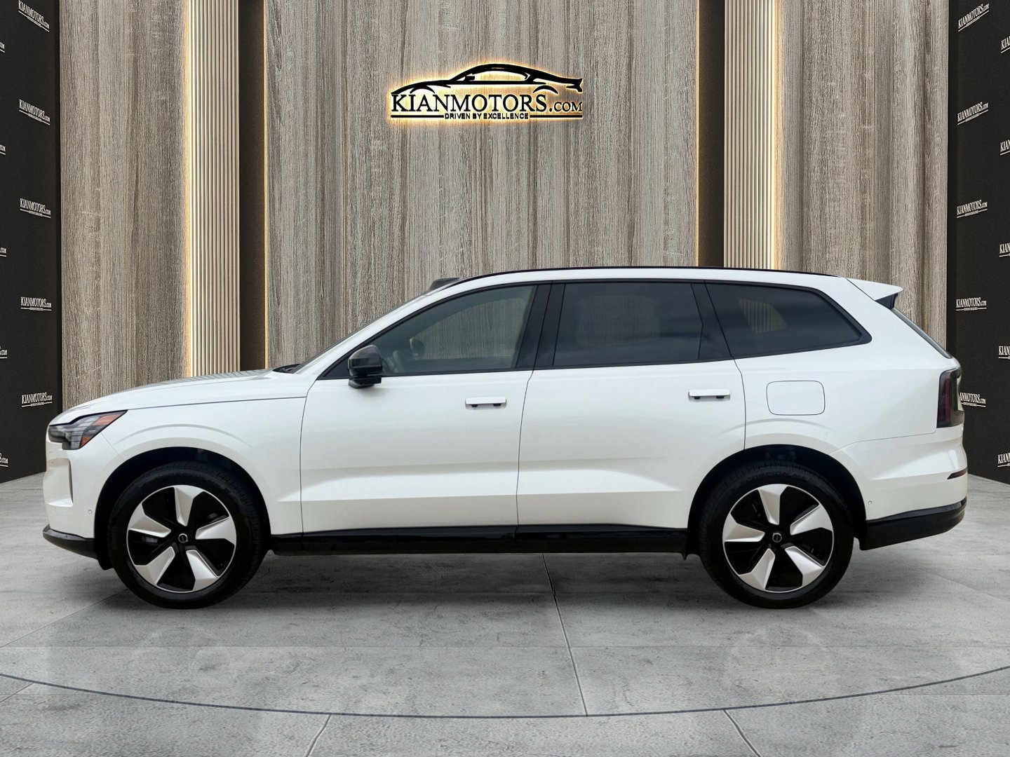 Used 2025 Volvo EX90 Plus AWD/4WD image 4