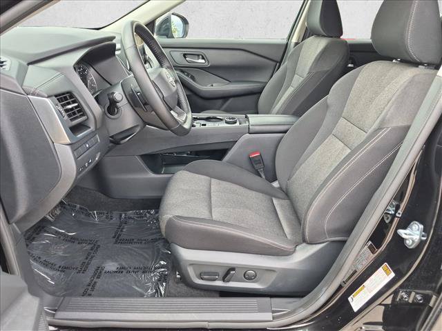 Used 2025 Nissan Rogue SV AWD/4WD image 16