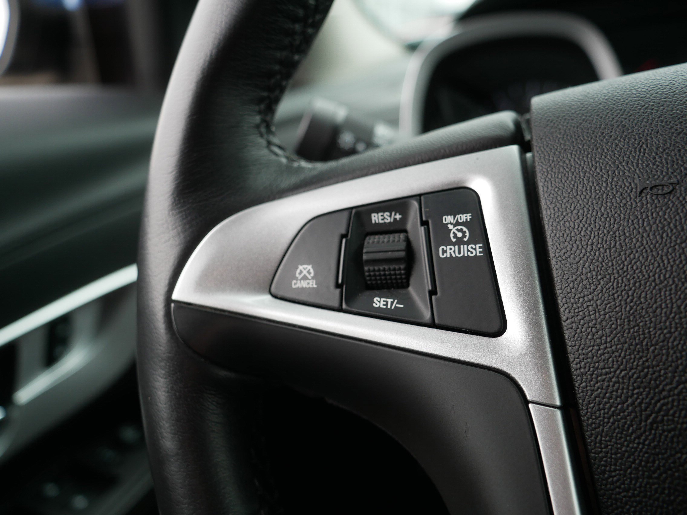 Used 2017 Chevrolet Equinox LT w/ Convenience Package image 28