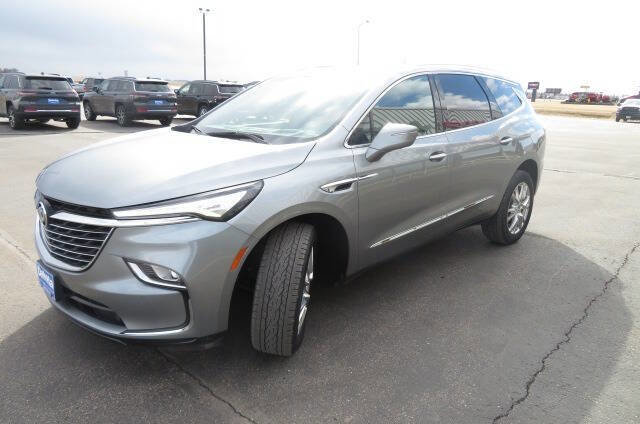 Used 2023 Buick Enclave Premium w/ Experience Buick Package image 6