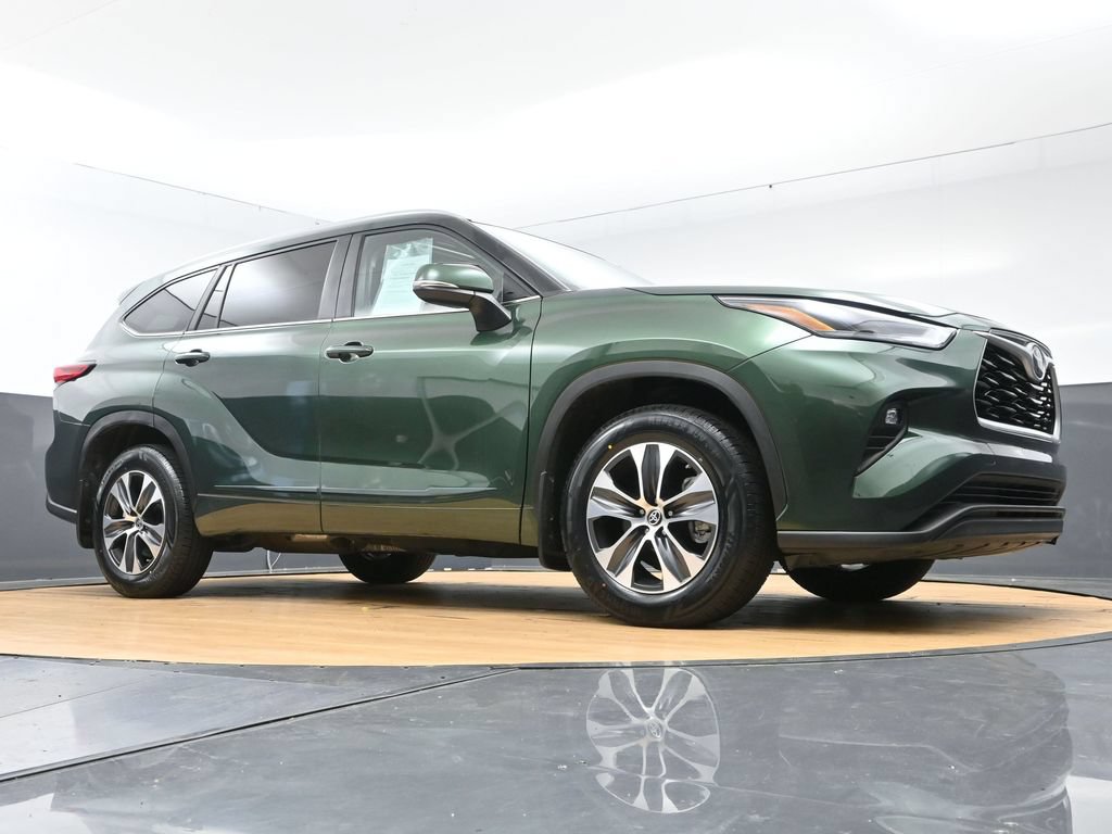 Used 2023 Toyota Highlander XLE AWD/4WD image 52