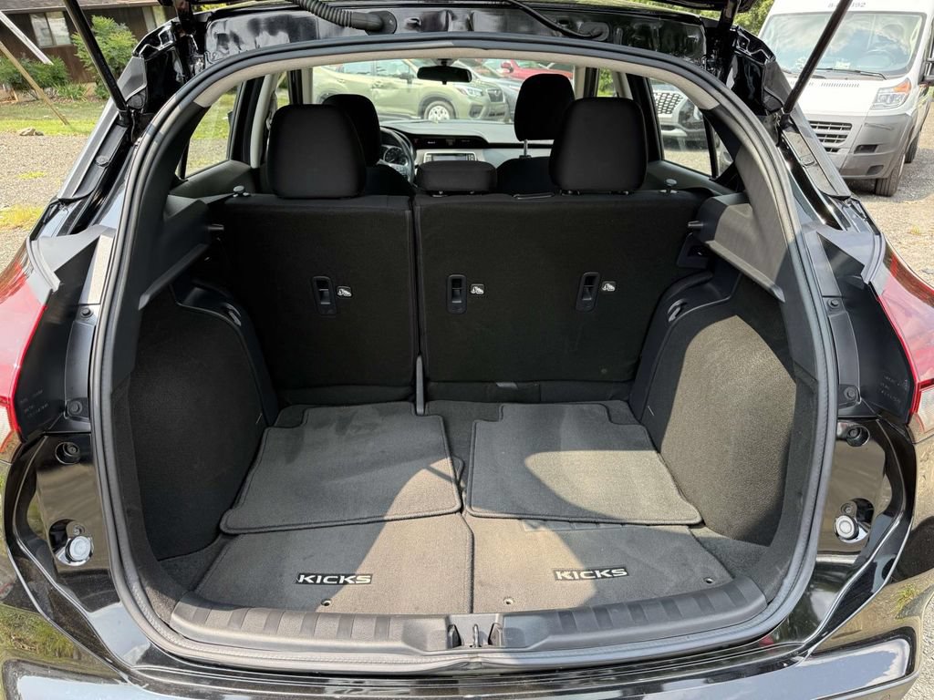 Used 2023 Nissan Kicks S FWD image 11