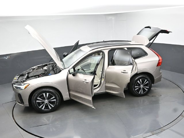 Used 2024 Volvo XC60 B5 Core w/ Protection Package Premier AWD/4WD image 49