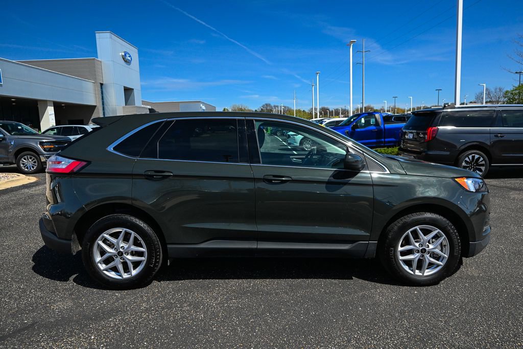 Used 2024 Ford Edge SEL w/ Convenience Package AWD/4WD image 3