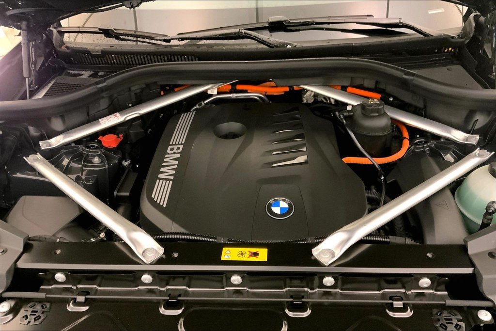 New 2026 BMW X5 xDrive50e w/ Climate Comfort Package AWD/4WD image 8