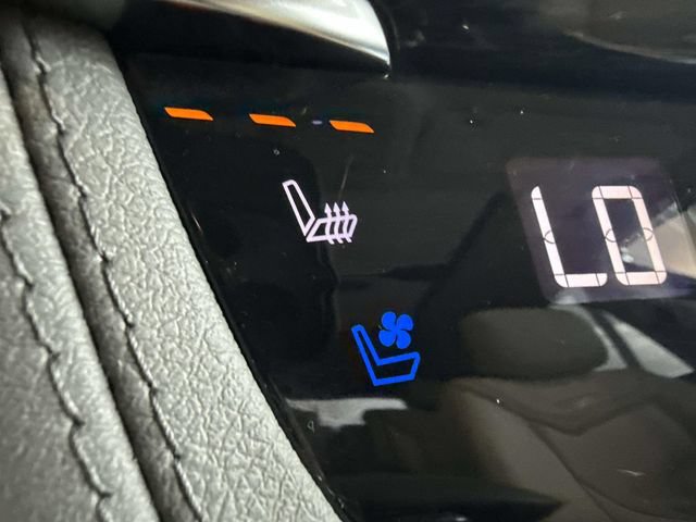 Certified 2024 Cadillac XT6 Premium Luxury w/ LPO, Floor Liner Package AWD/4WD image 43