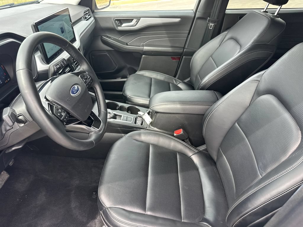 Used 2025 Ford Escape Platinum AWD/4WD image 9