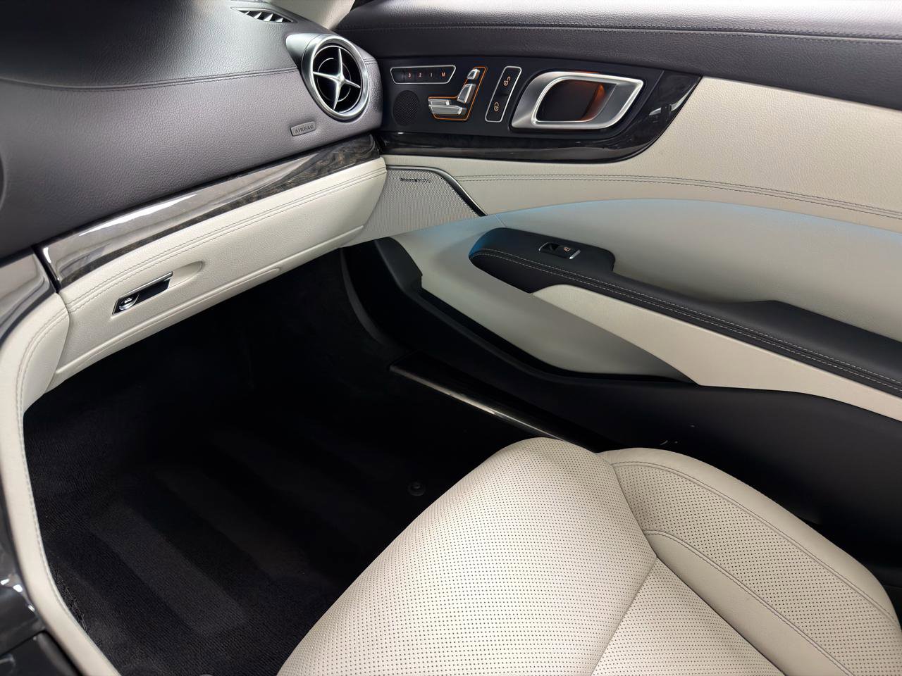 Used 2018 Mercedes-Benz SL 550 image 32