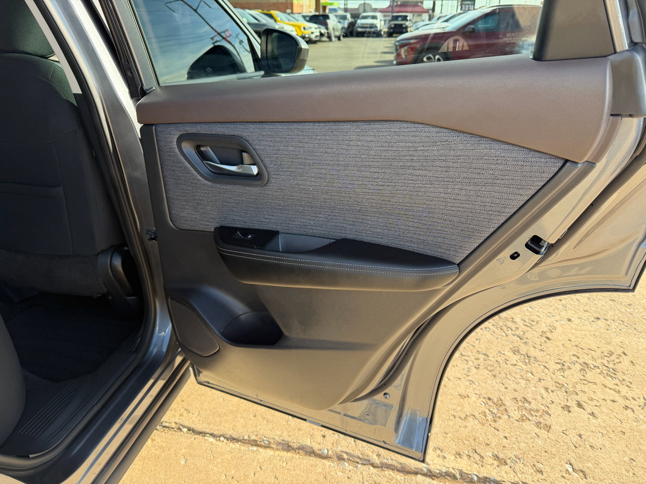 Used 2023 Nissan Rogue SV image 18