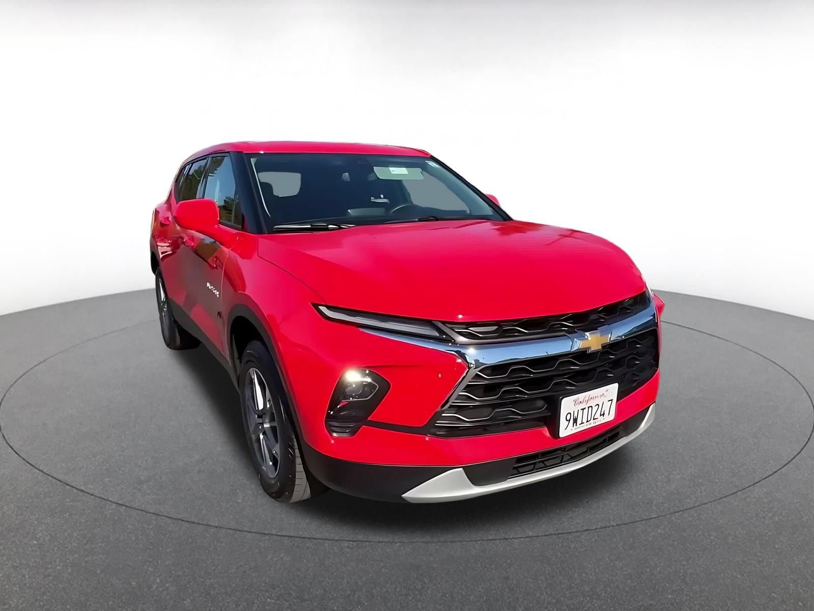 Used 2026 Chevrolet Blazer LT FWD image 3