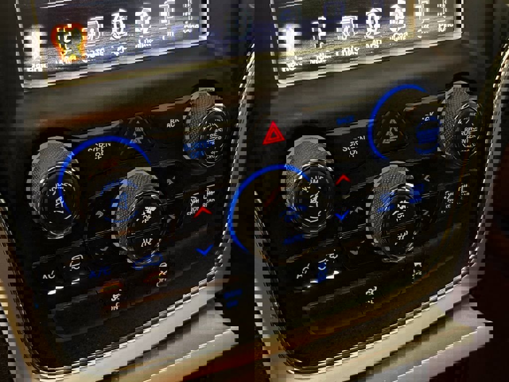 Used 2015 Jeep Grand Cherokee Altitude image 26