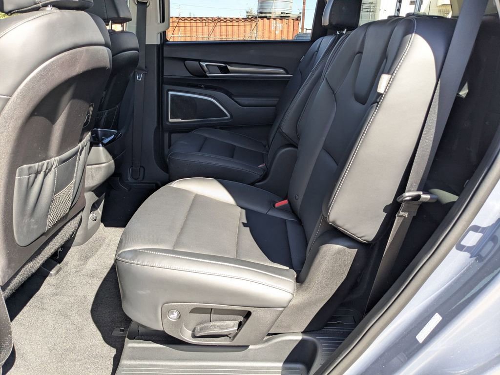Used 2025 Kia Telluride S image 26