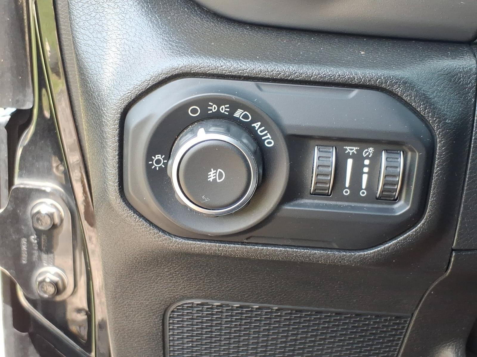 Used 2018 Jeep Wrangler Sport AWD/4WD image 17