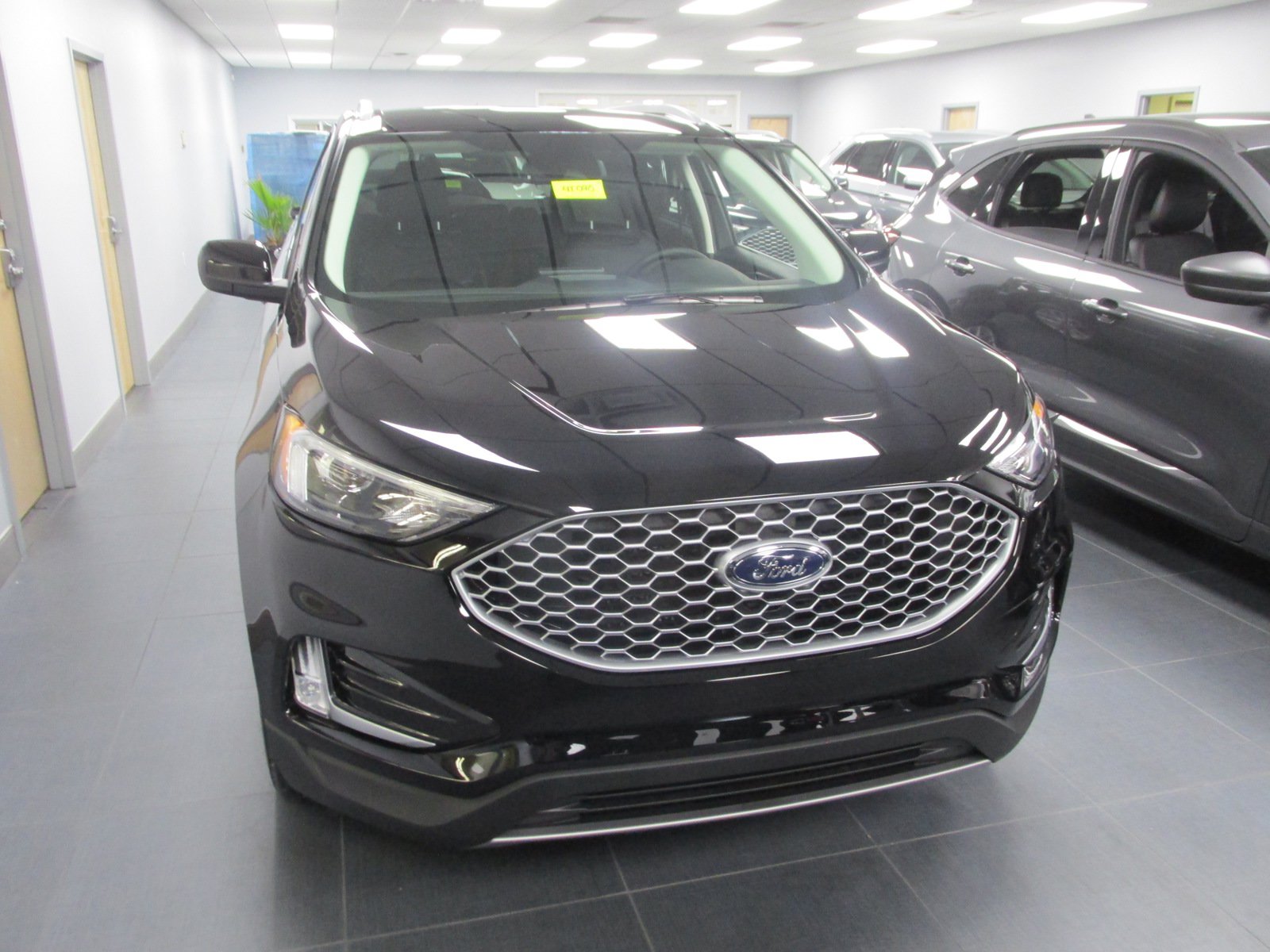 New 2024 Ford Edge SEL w/ Convenience Package AWD/4WD image 2