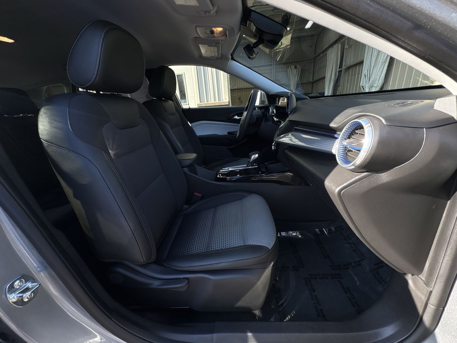 Used 2025 Chevrolet Trax LT FWD image 26