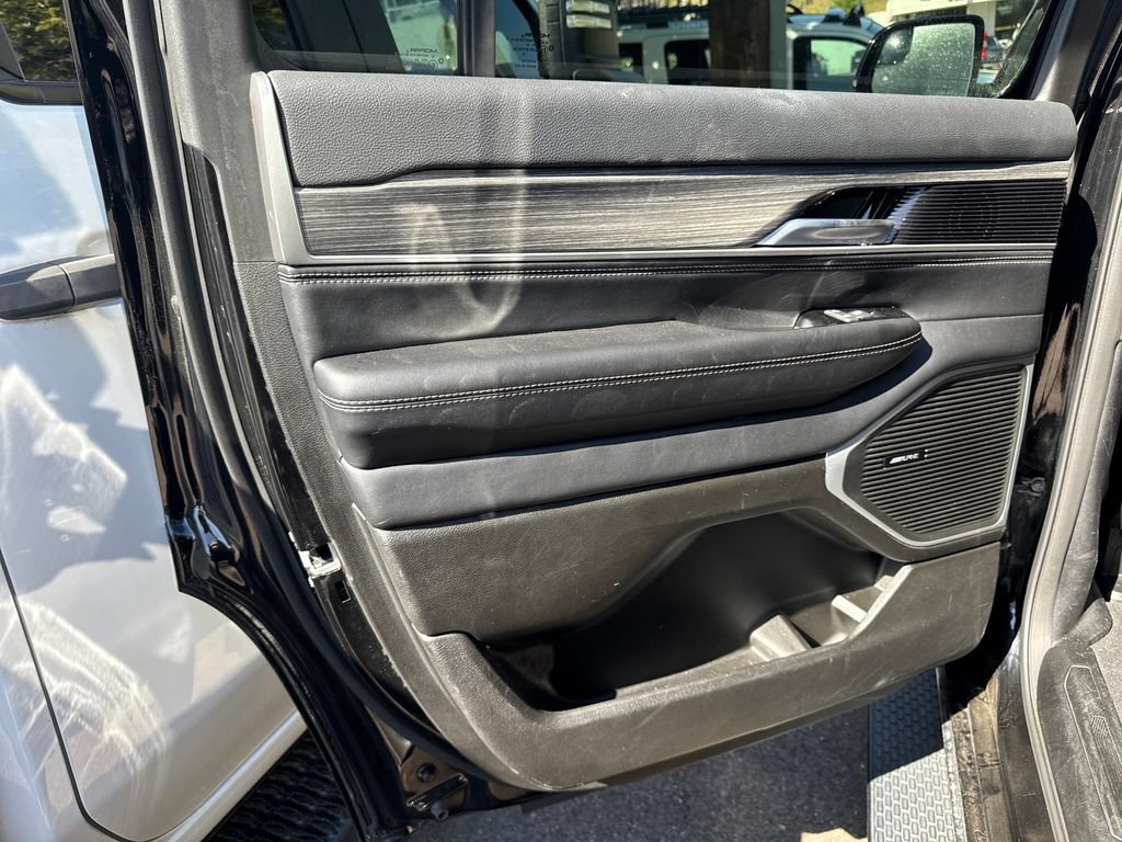 Used 2024 Jeep Wagoneer Series II AWD/4WD image 9