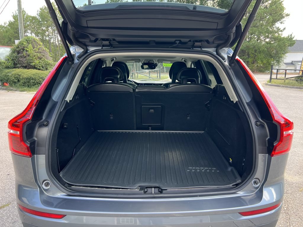 Used 2019 Volvo XC60 T5 Momentum w/ Premium Package AWD/4WD image 23