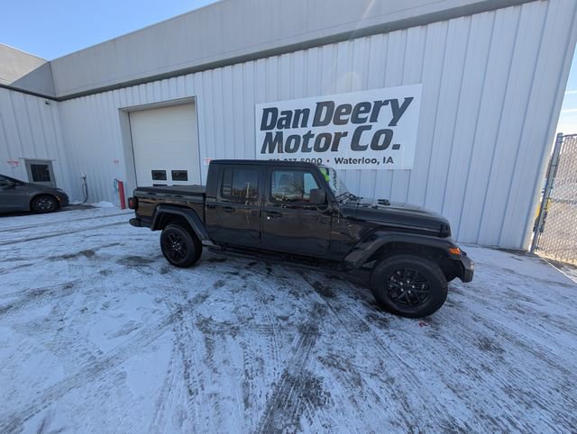 Used 2021 Jeep Gladiator Sport image 35