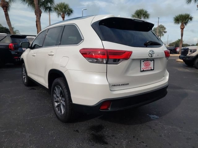 Used 2019 Toyota Highlander XLE FWD image 10