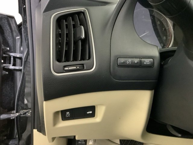 Used 2019 INFINITI Q50 Luxe w/ Essential Package (3.0T Luxe) image 17